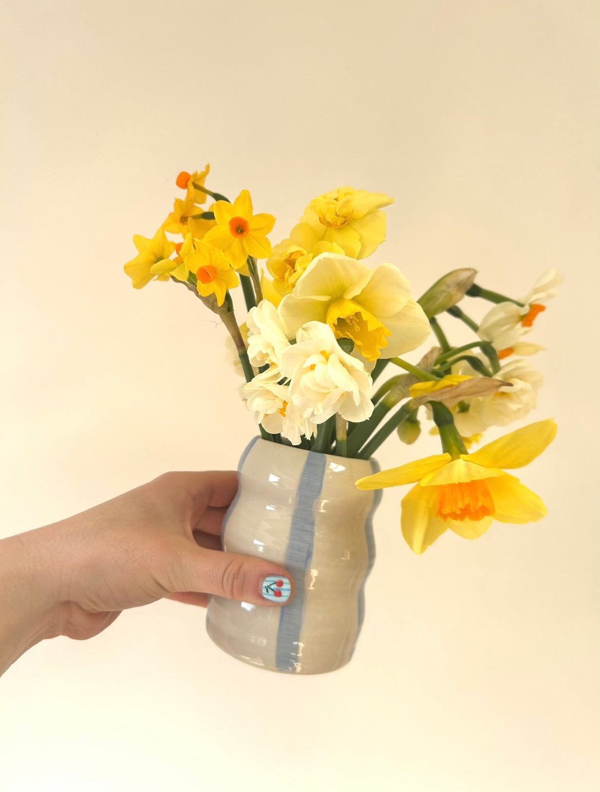 wavy bud vase
