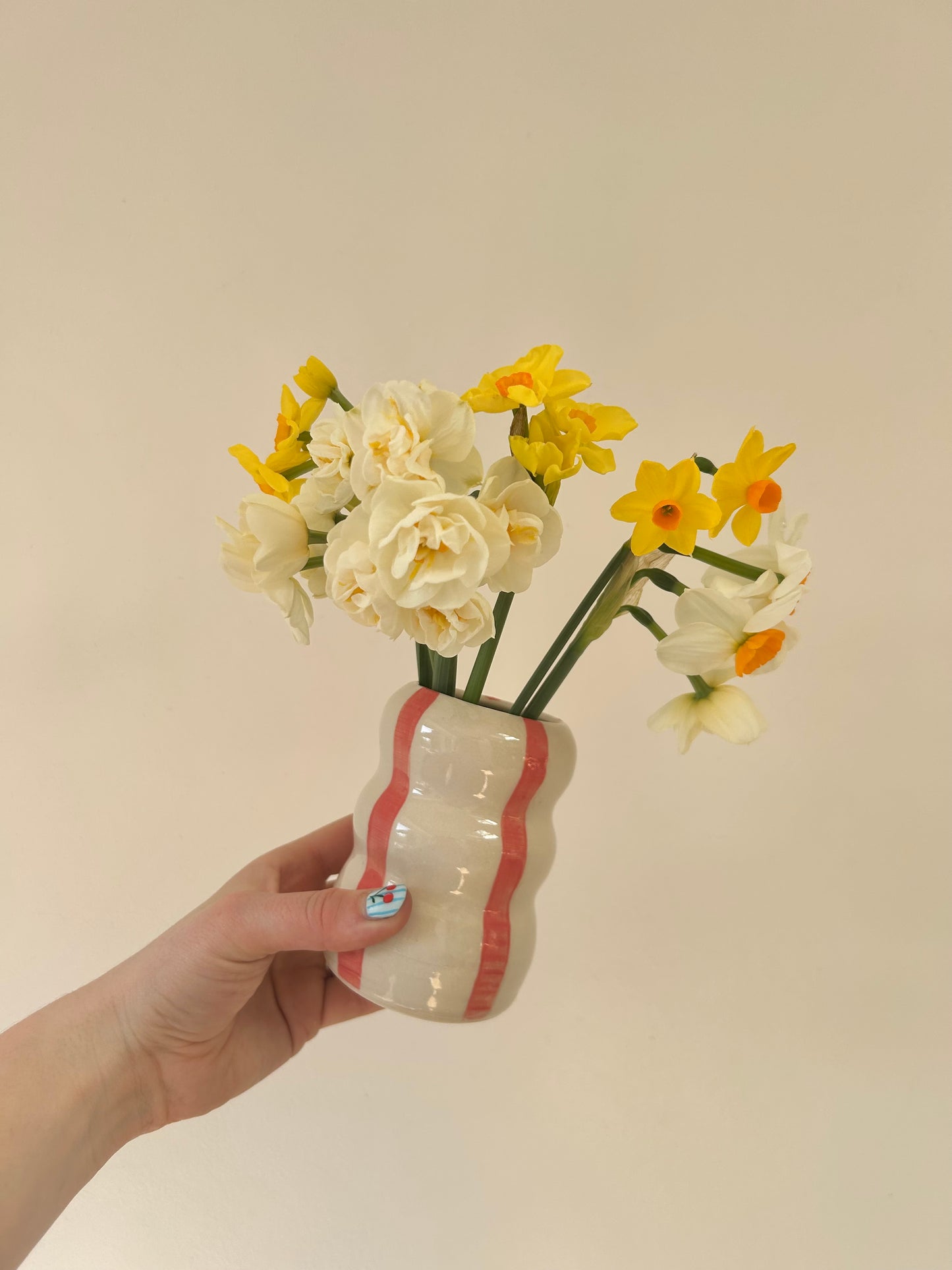 wavy bud vase